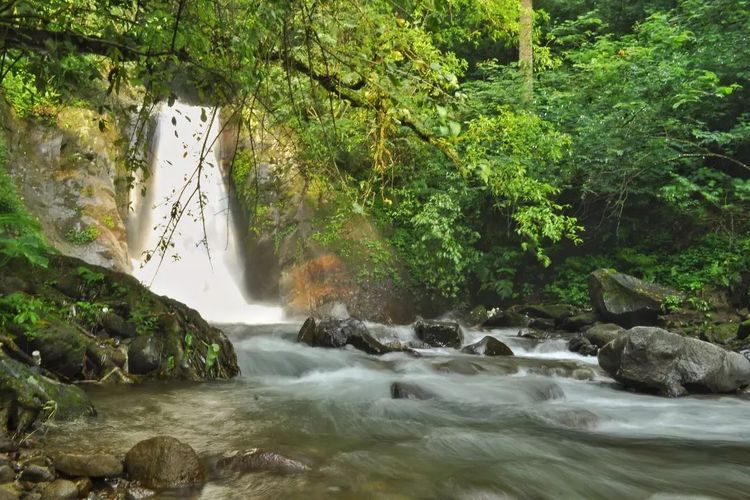 Air Terjun di Karanganyar