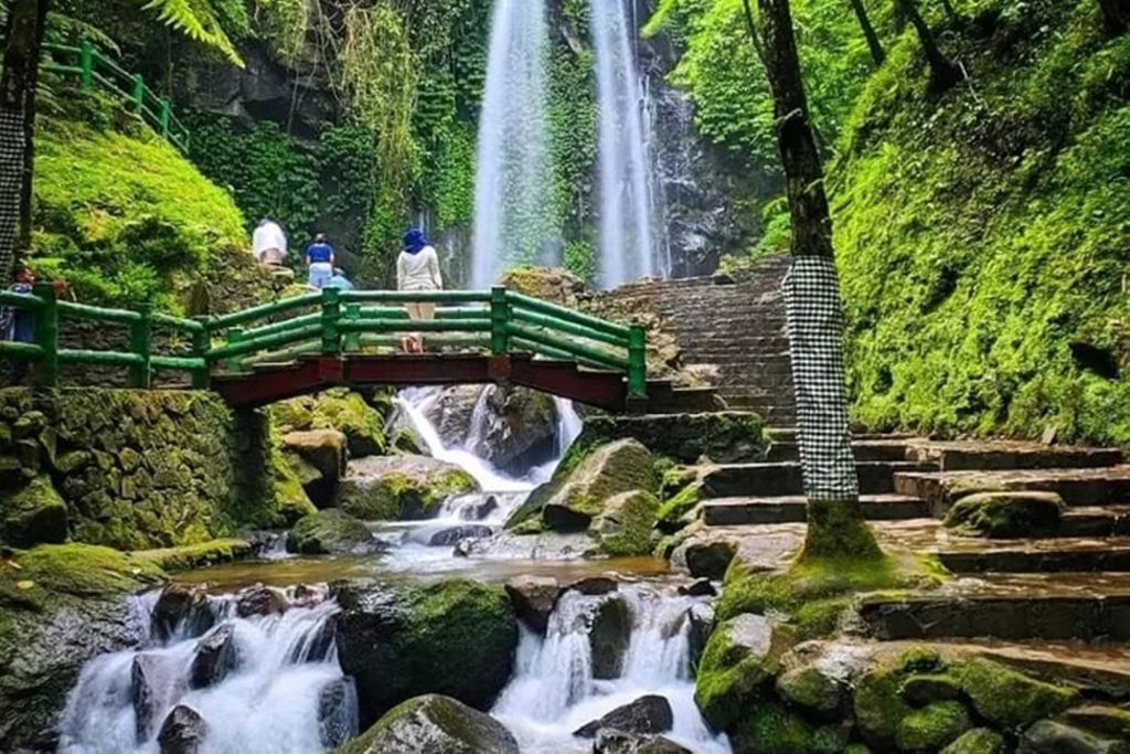 Air Terjun di Karanganyar